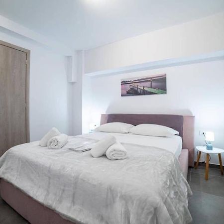 아테네 Brand New Aprt With Backyard In Lycabettus Hill ! 아파트 외부 사진