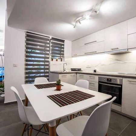 아테네 Brand New Aprt With Backyard In Lycabettus Hill ! 아파트 외부 사진