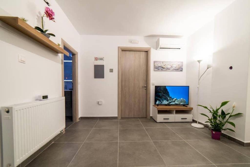 아테네 Brand New Aprt With Backyard In Lycabettus Hill ! 아파트 외부 사진
