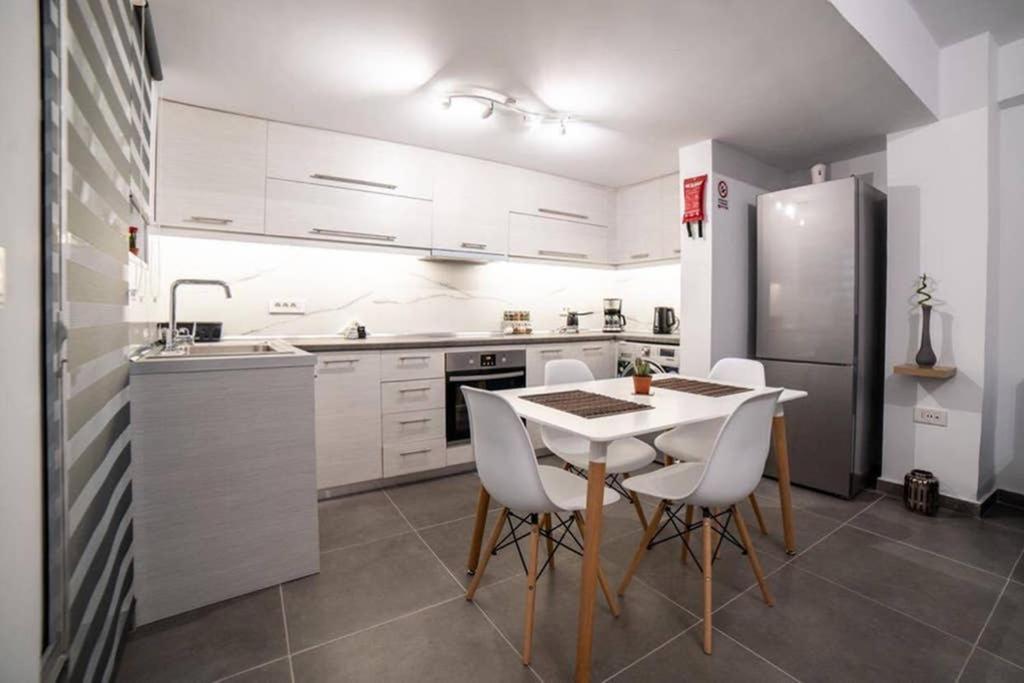 아테네 Brand New Aprt With Backyard In Lycabettus Hill ! 아파트 외부 사진